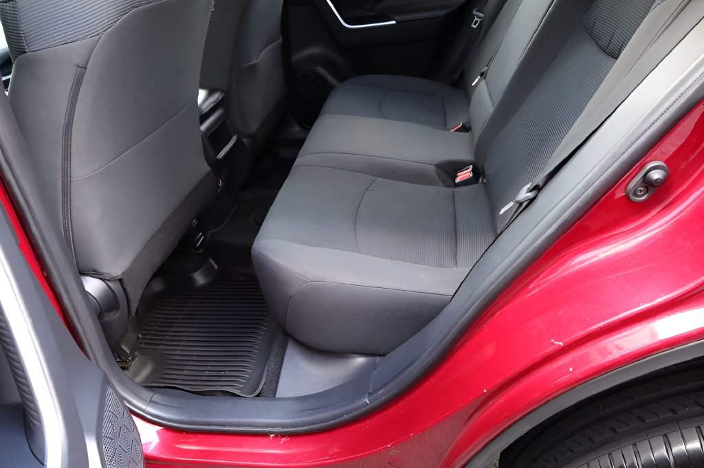 Used 2021 Toyota RAV4 LE AWD/4WD image 22