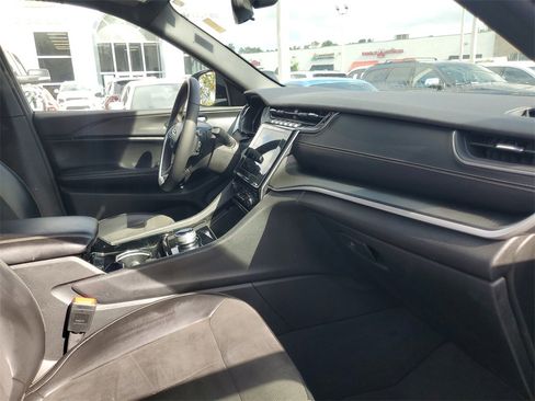 Used 2023 Jeep Grand Cherokee L Altitude image 36