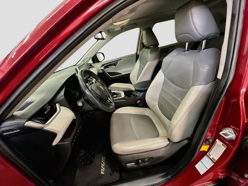Used 2019 Toyota RAV4 Limited AWD/4WD image 13