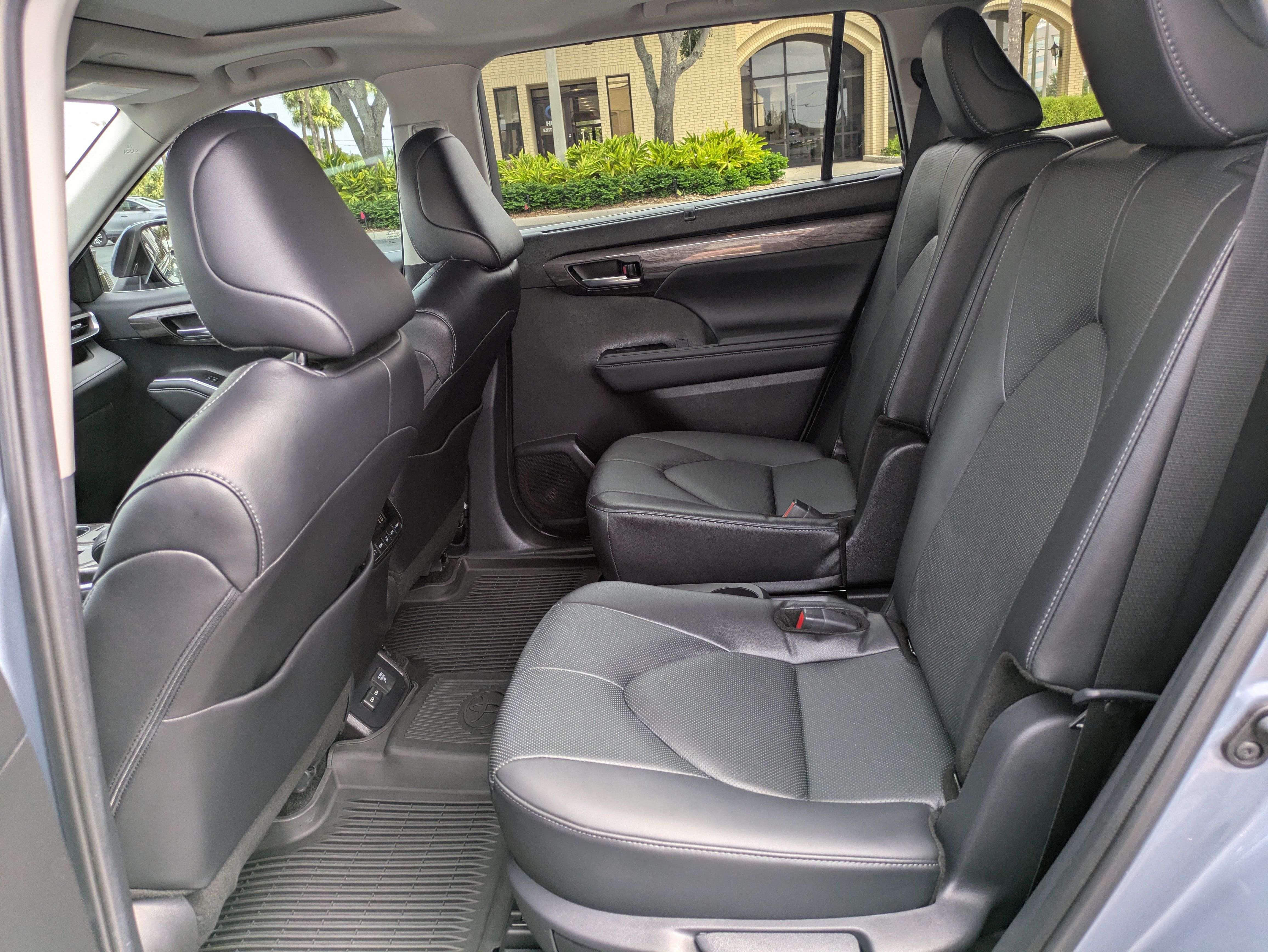 Used 2024 Toyota Highlander Limited AWD/4WD image 13