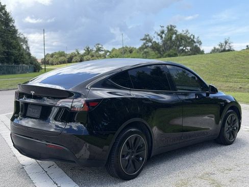 Used 2023 Tesla Model Y Long Range AWD/4WD image 5