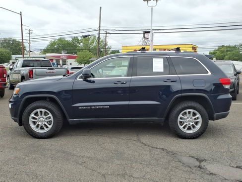 Used 2018 Jeep Grand Cherokee Laredo AWD/4WD image 7