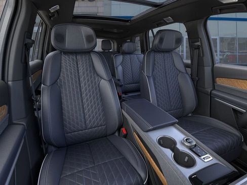 New 2026 Cadillac Vistiq Premium Luxury image 16