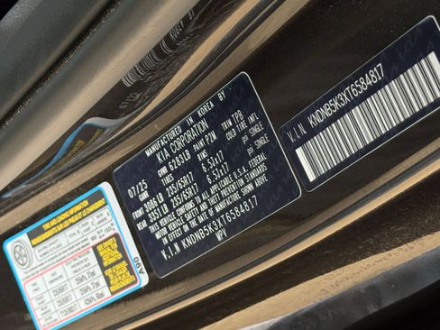 Used 2026 Kia Carnival FWD image 32