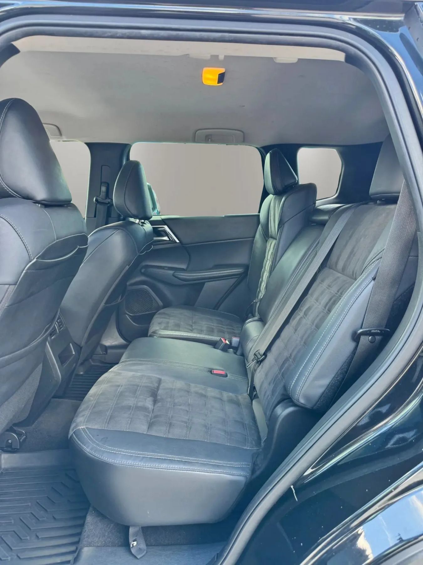 Used 2023 Mitsubishi Outlander SE FWD image 15