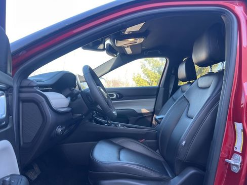 Used 2025 Jeep Compass Limited image 11