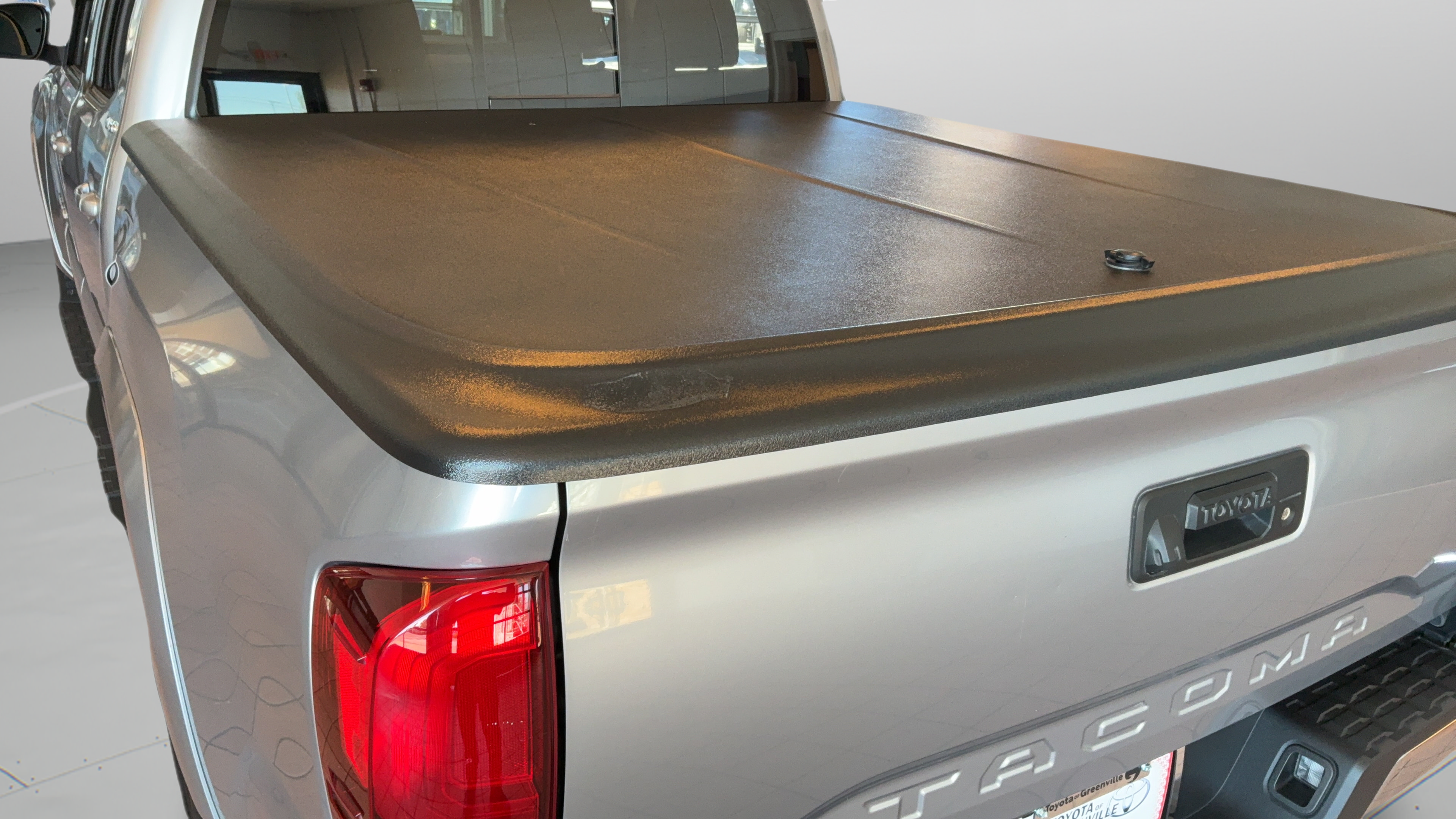 Used 2020 Toyota Tacoma SR5 RWD image 26