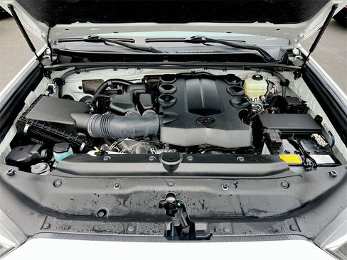 Used 2022 Toyota 4Runner SR5 Premium w/ 4Runner Black Package (TMS) image 24