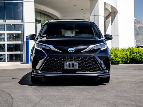 Used 2021 Toyota Sienna XSE w/ XSE Plus Package FWD image 8
