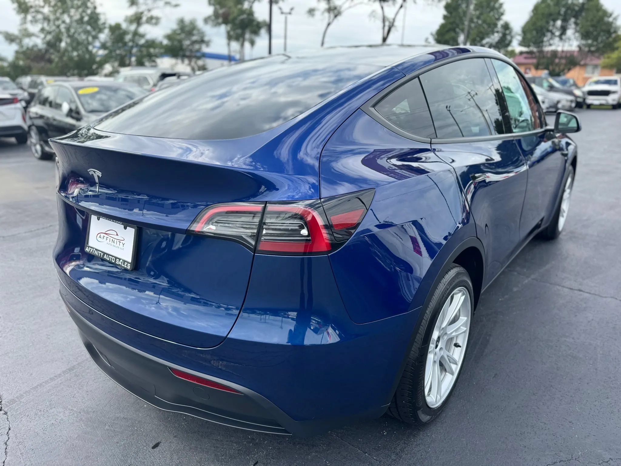 Used 2023 Tesla Model Y Long Range AWD/4WD image 5