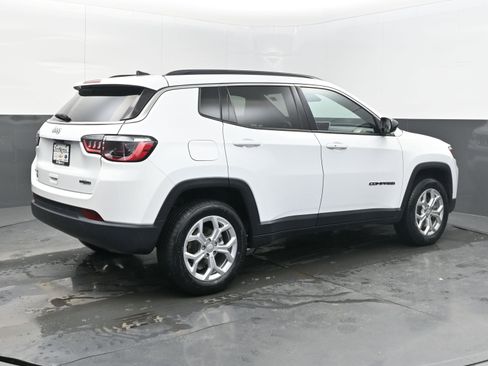 Used 2024 Jeep Compass Latitude image 7