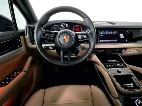 Used 2024 Porsche Cayenne image 6
