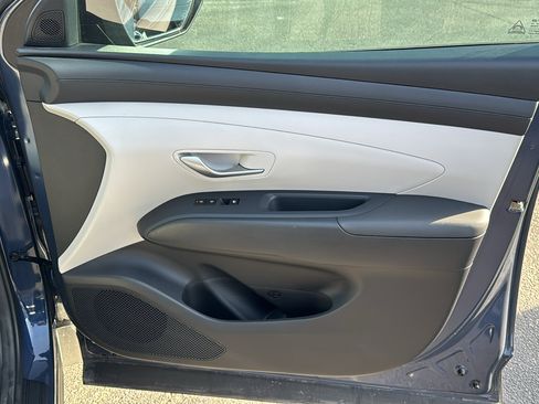 Used 2025 Hyundai Tucson SE image 25