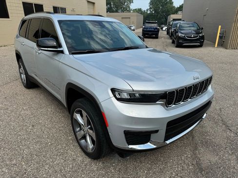 Used 2021 Jeep Grand Cherokee L Limited w/ Luxury Tech Group II image 13