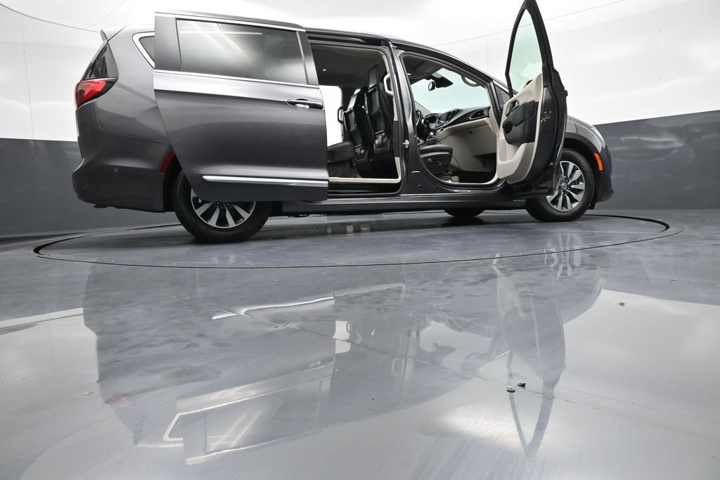 Used 2020 Chrysler Pacifica Touring-L Plus FWD image 51