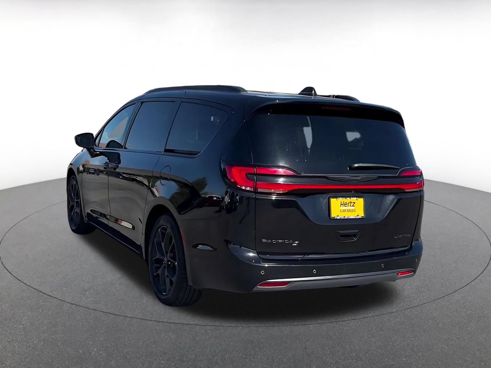 Used 2025 Chrysler Pacifica Limited FWD image 10