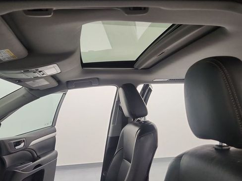 Used 2018 Toyota Highlander XLE image 14
