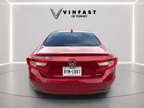 Used 2018 Honda Accord Touring image 3