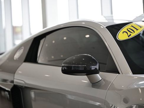 Used 2011 Audi R8 V10 image 4