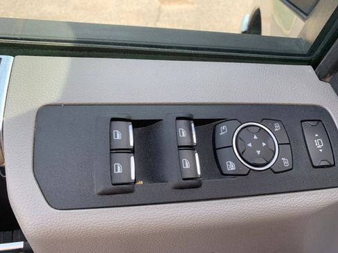 Used 2019 Ford F250 XLT w/ XLT Premium Package image 11