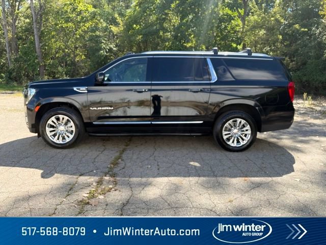 Used 2023 GMC Yukon XL SLT w/ SLT Premium Package AWD/4WD image 11