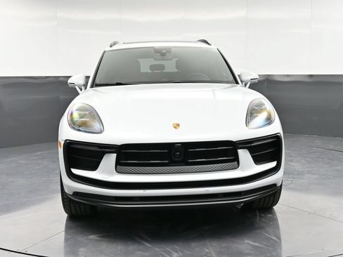 Certified 2026 Porsche Macan AWD/4WD image 11