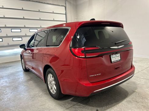 New 2026 Chrysler Pacifica Select image 8