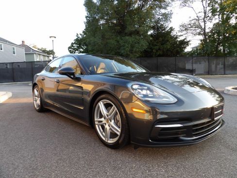 Used 2018 Porsche Panamera 4 image 12