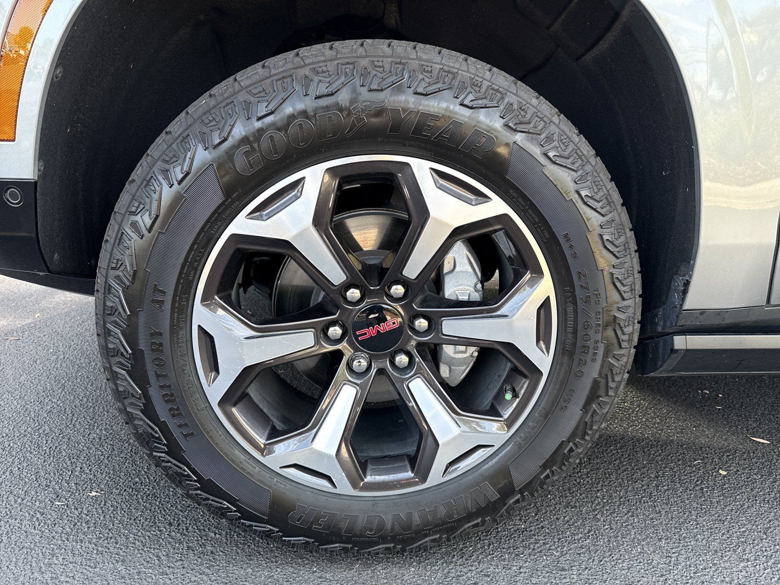 Used 2025 GMC Yukon AT4 Ultimate AWD/4WD image 11