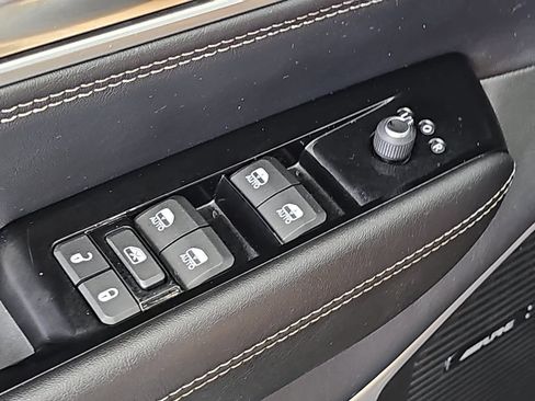 Used 2025 Jeep Wagoneer 4WD image 27