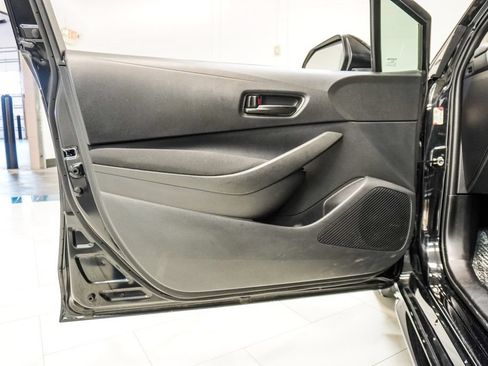 Used 2025 Toyota Corolla LE FWD image 17