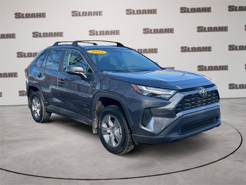 Used 2025 Toyota RAV4 XLE image 7