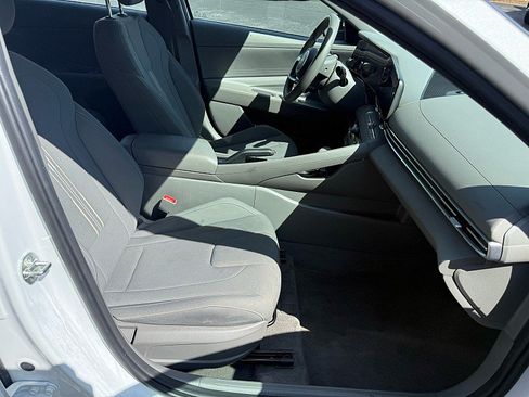 Used 2024 Hyundai Elantra SEL FWD image 19