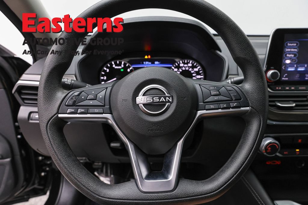 Used 2023 Nissan Altima 2.5 SV FWD image 12