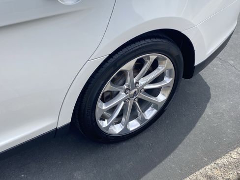 Used 2014 Ford Taurus Limited w/ Equipment Group 301A image 18