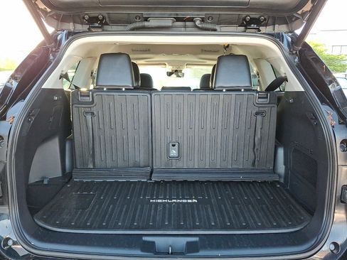 Used 2023 Toyota Highlander XLE w/ Protection Package #3 (TMS) AWD/4WD image 27