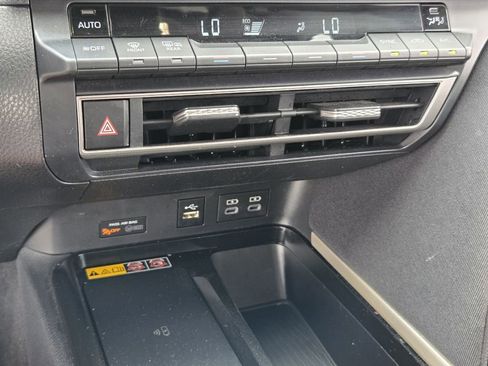 Used 2025 Toyota Camry LE FWD image 17