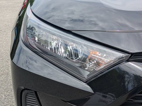 Used 2022 Toyota RAV4 LE FWD image 10