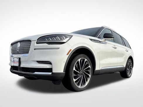 Used 2023 Lincoln Aviator Reserve w/ Equipment Group 201A image 2