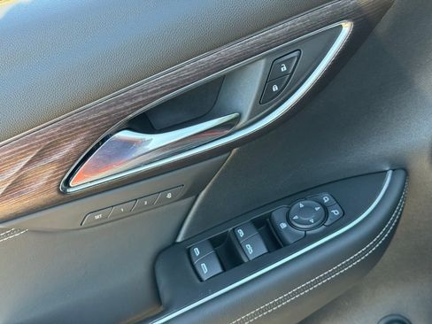 Used 2023 Buick Envision Avenir image 27