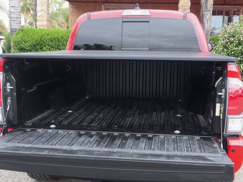 Used 2020 Toyota Tacoma TRD Off-Road w/ Technology Package AWD/4WD image 9