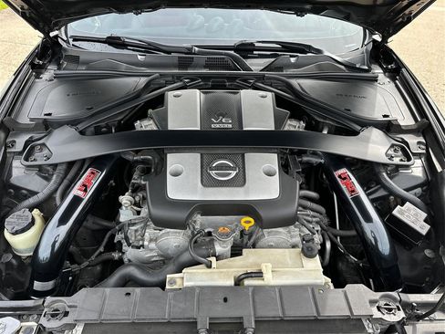 Used 2010 Nissan 370Z Touring w/ Sport Pkg RWD image 21