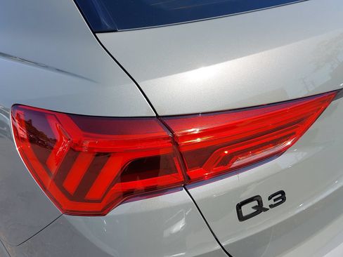 Certified 2025 Audi Q3 2.0T Premium w/ Convenience Package AWD/4WD image 38