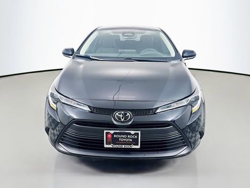 Used 2025 Toyota Corolla LE image 2