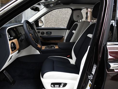 Used 2025 Rolls-Royce Cullinan image 9