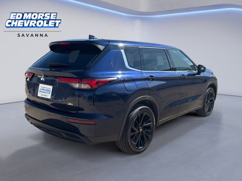 Used 2023 Mitsubishi Outlander SE image 5