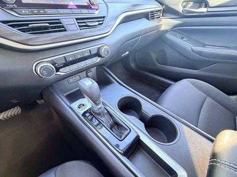 Used 2025 Nissan Altima 2.5 SV FWD image 41