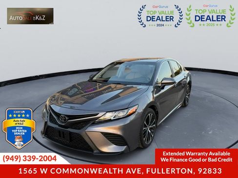 Used 2020 Toyota Camry SE image 1