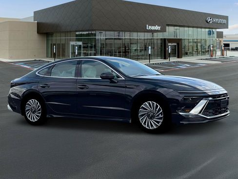 Used 2025 Hyundai Sonata Limited FWD image 10