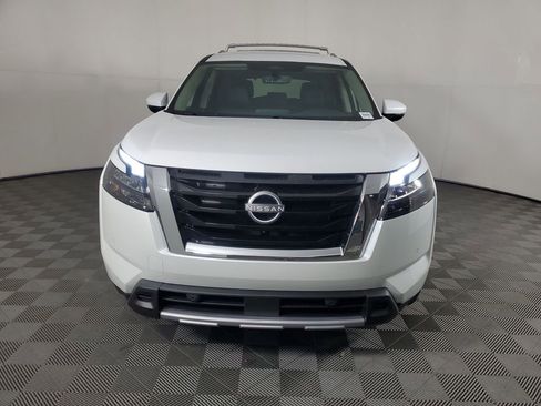 New 2025 Nissan Pathfinder SL image 9